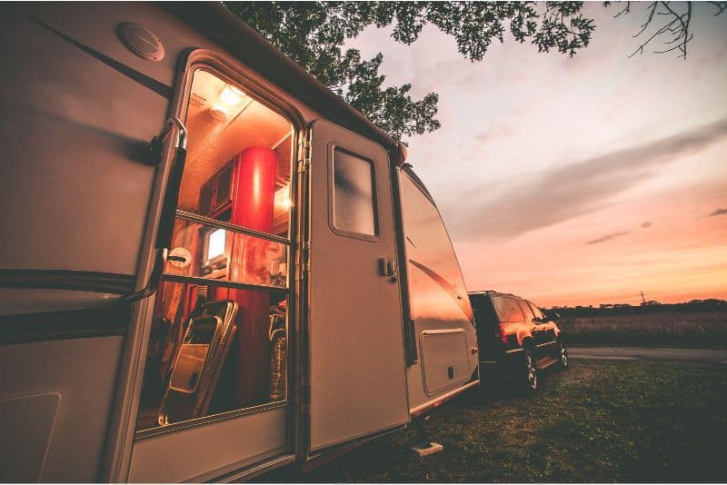 Is It Cheaper to Live in an RV Than a Tiny House?