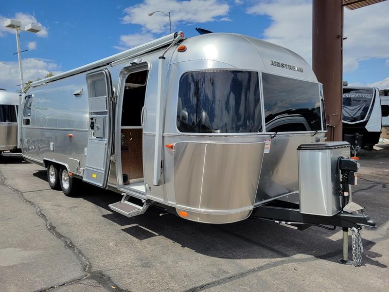 Travel Trailers for ½ Ton Trucks Airstream Globtrotter 30RB Exterior