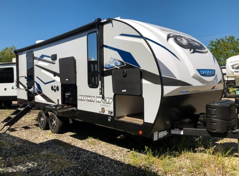 Travel Trailers for ½ Ton Trucks Cherokee Alpha Wolf 26DBH-L Exterior