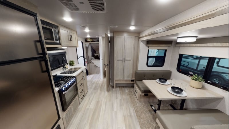 Travel Trailers for ½ Ton Trucks Flagstaff Shamrock 235S Interior