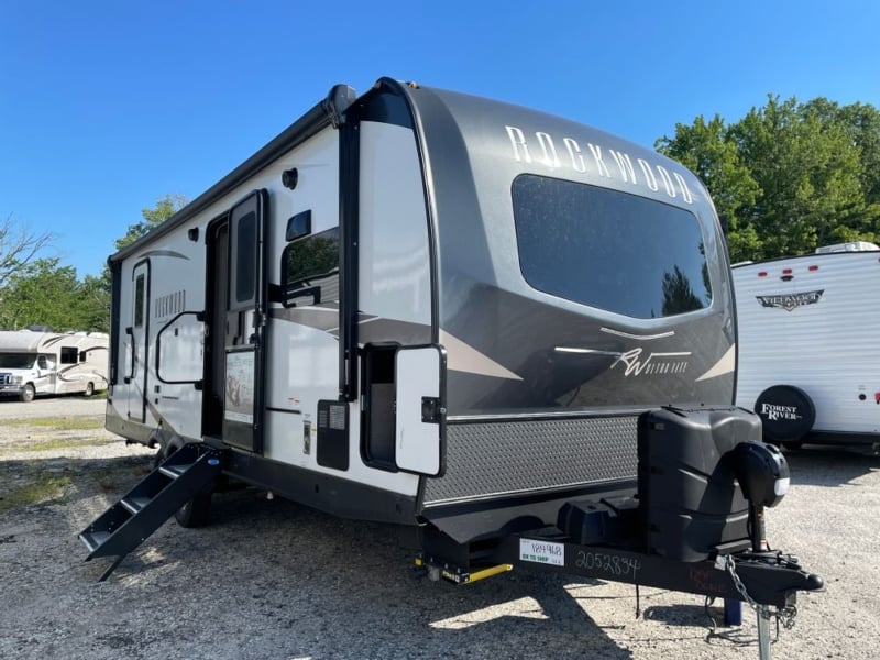 Travel Trailers for ½ Ton Trucks Rockwood Ultra Lite 2608BS Exterior