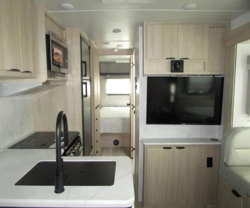 Travel Trailers for ½ Ton Trucks Winnebago Minnie 2500FL Interior