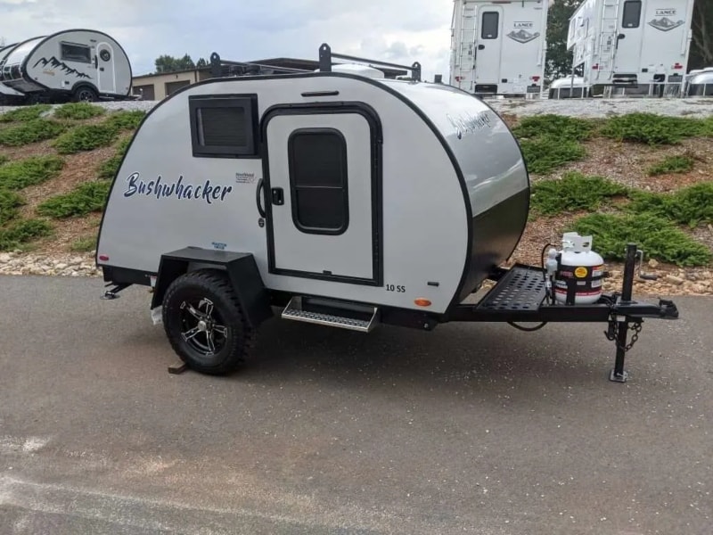 small travel trailers without bathroom