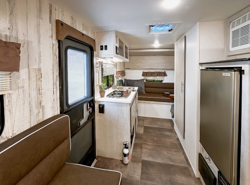 large travel trailer without slides