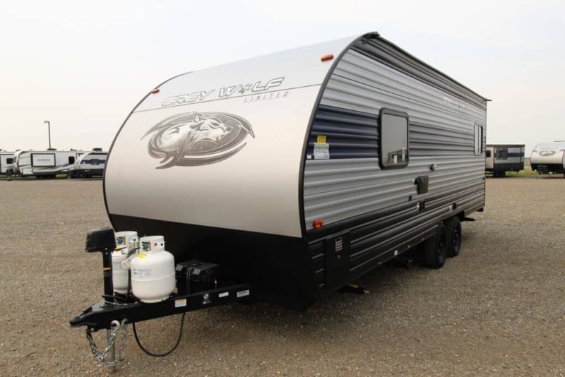 What’s the Benefit of Having a Travel Trailer Without Slideouts