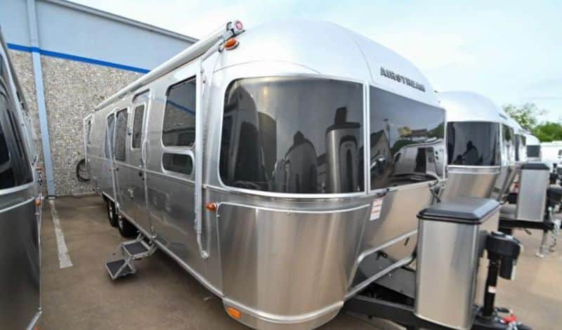 Airstream Flying Cloud 30FB Bunk Exterior