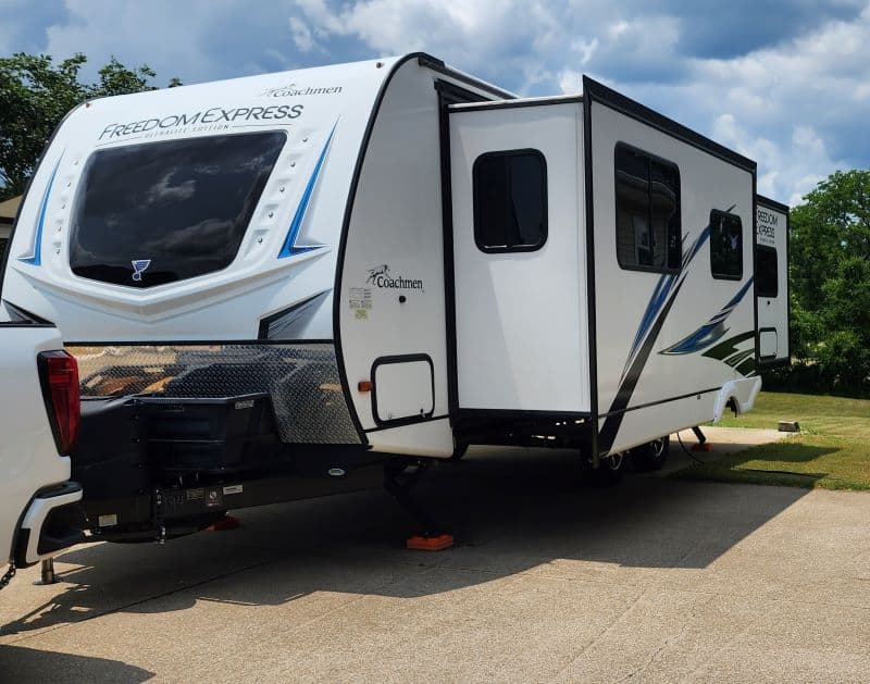 Coachmen Freedom Express Ultra Lite 259FKDS Exterior