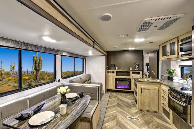 Heartland Prowler 335SBH Interior