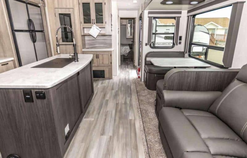 Winnebago Voyage V3538BR Interior