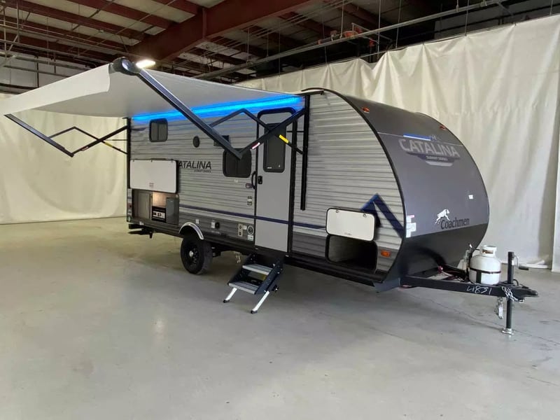 Coachmen Catalina Summit 184BHS exterior Camper Trailers with Bathrooms