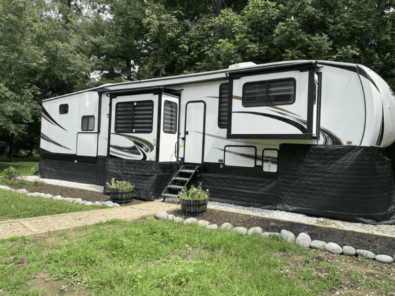 How to Measure for Travel Trailer Skirting