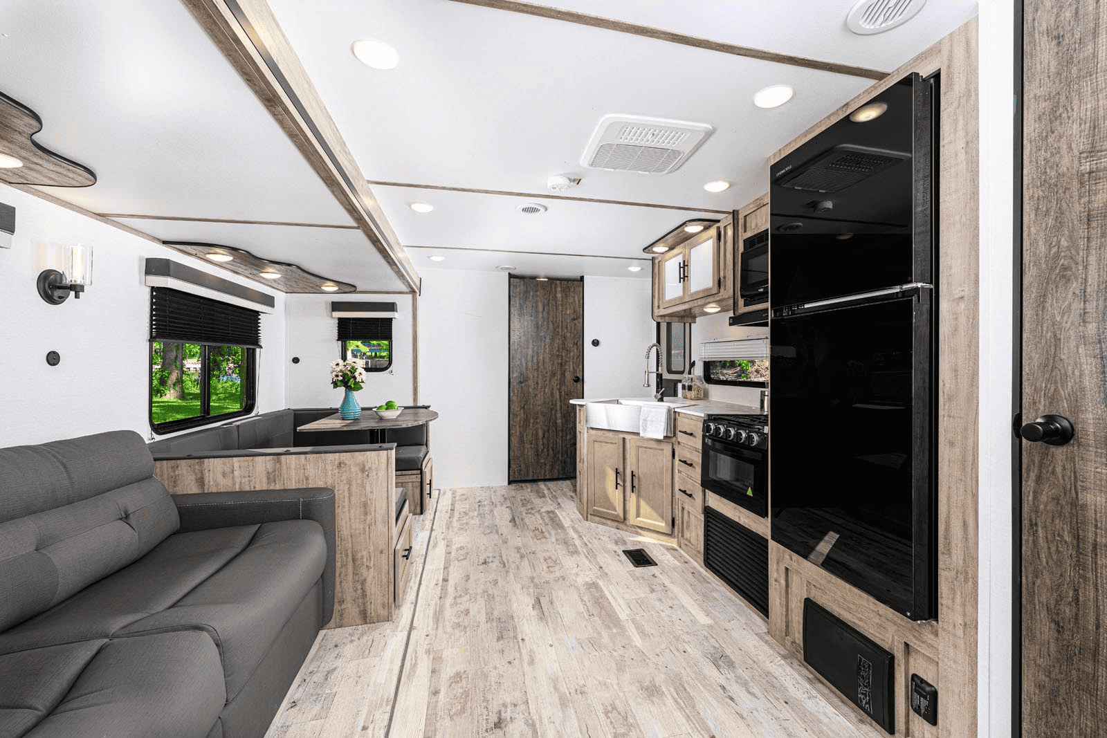 Gulfstream Trailmaster 39RESE interior - longest travel trailers